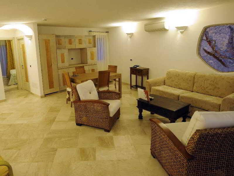 Residence Living Poltu Quatu Arzachena Exteriér fotografie